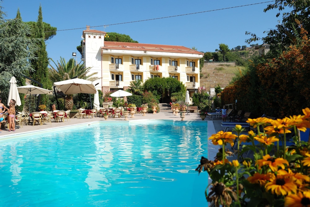 

Catania - Caserta - Hotel Caserta Antica