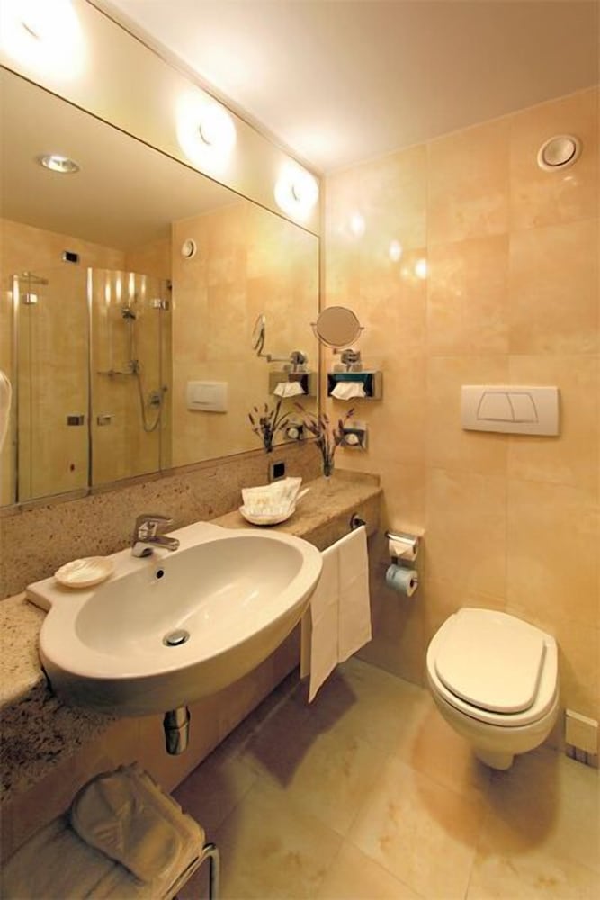 

Napoli - Rozzano - Hotel Tiffany Milano