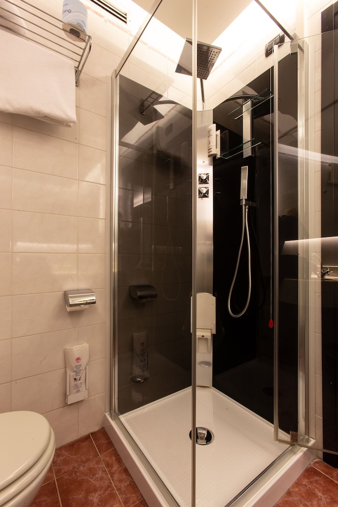 

Bari - Legnano - Hotel Pineta