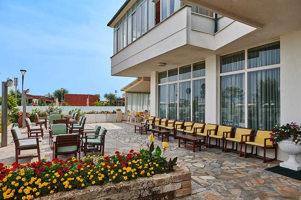 

Milano - Milano Marittima - Hotel Caesar Bed and Breakfast