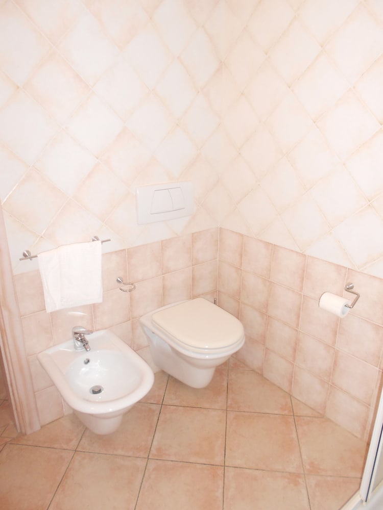 

Bari - Golfo Aranci - Hotel Tabby