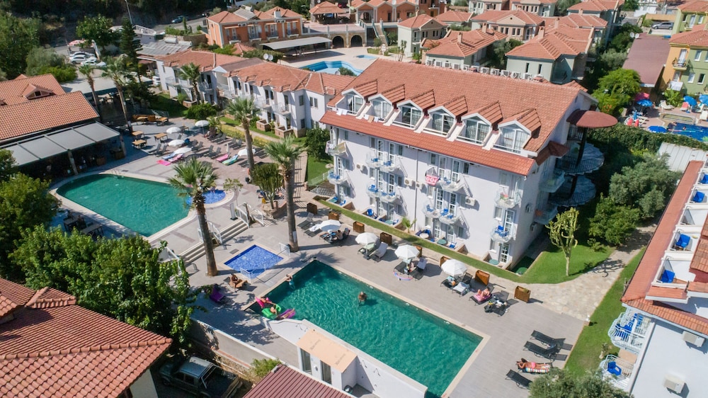 

Roma - Ovacik - Majestic Hotel