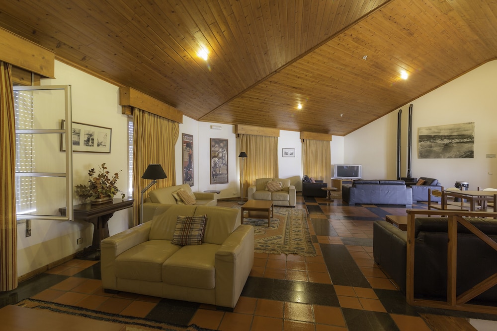

Milano - Praia da Vitória - Hotel Teresinha