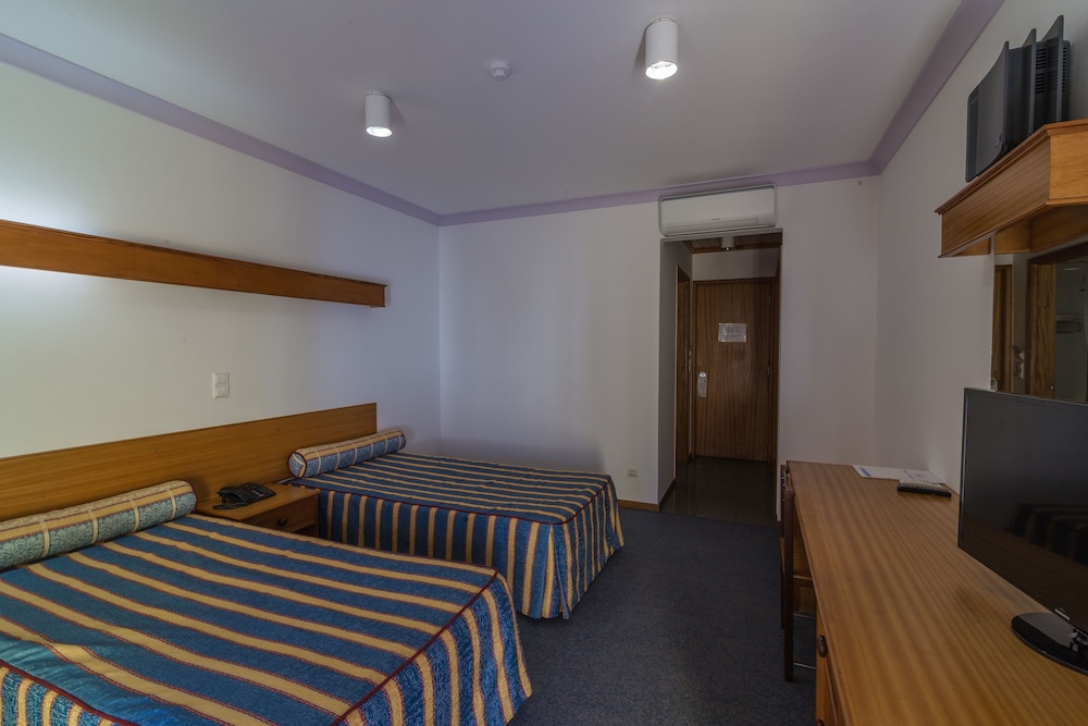 

Milano - Praia da Vitória - Hotel Teresinha