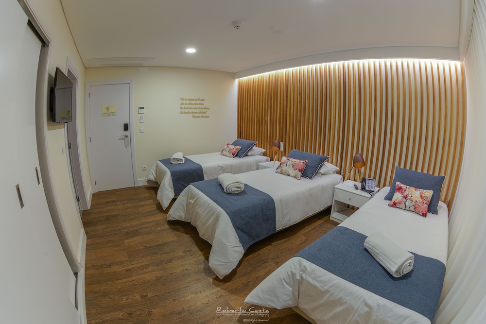 

Milano - Praia da Vitória - Hotel Teresinha