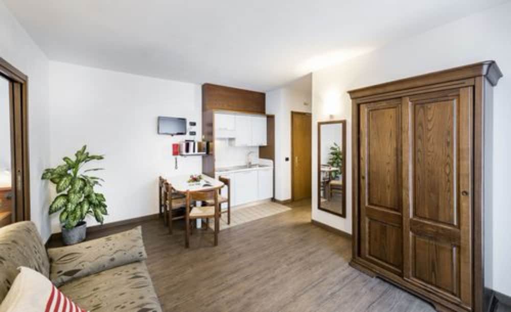 

Palermo - Livigno - Residence Nevegall