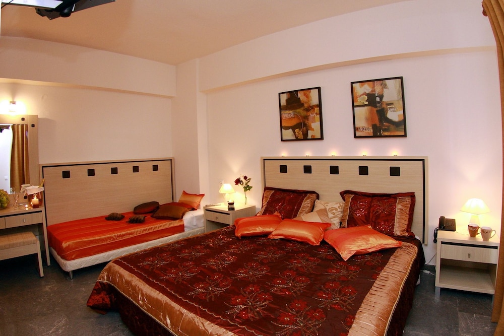 

Pisa - Hersonissos - Nancy Hotel