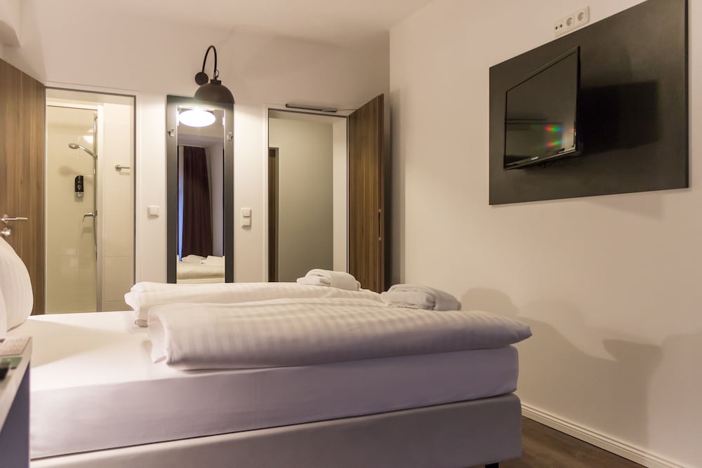 

Napoli - Amburgo - Hotel West