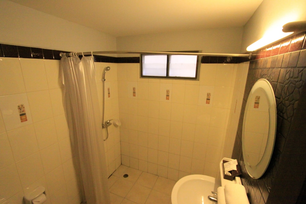

Roma - Patong Beach - RangRong Hotel