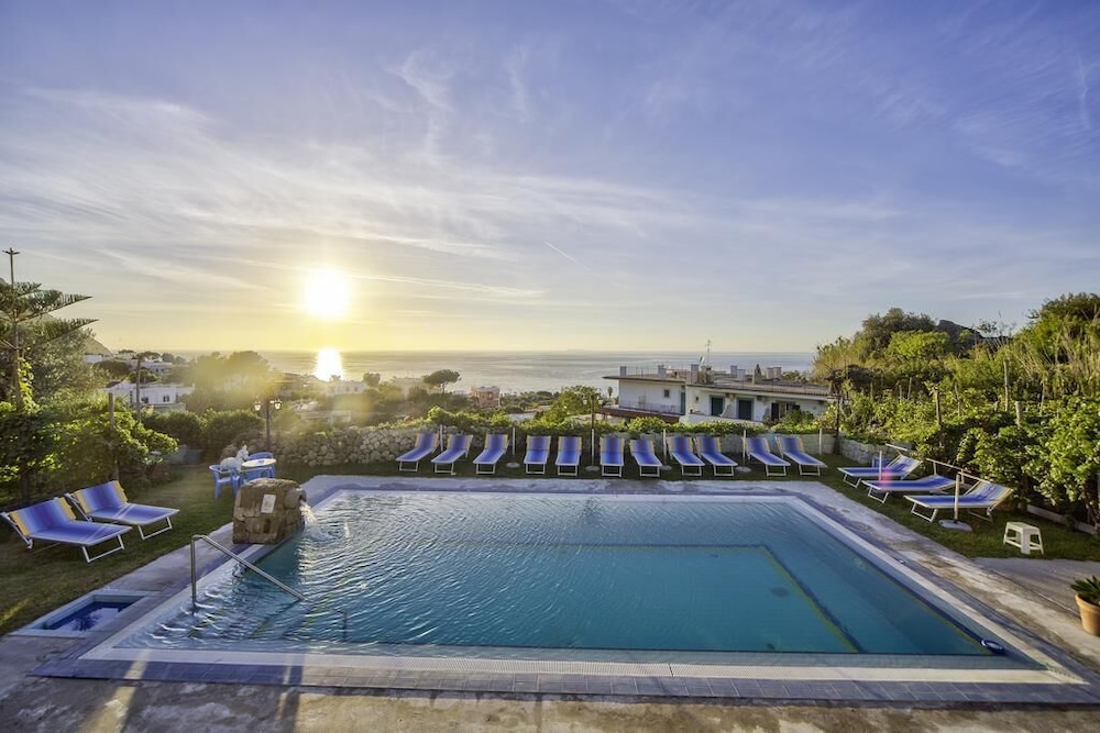 

Milano - Lacco Ameno - Hotel Villa Cimmentorosso