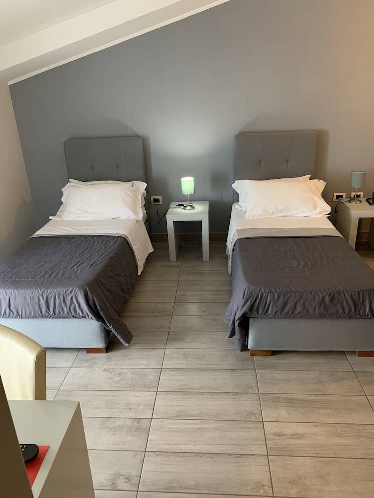 

Milano - Scisciano - Victoria Hotel