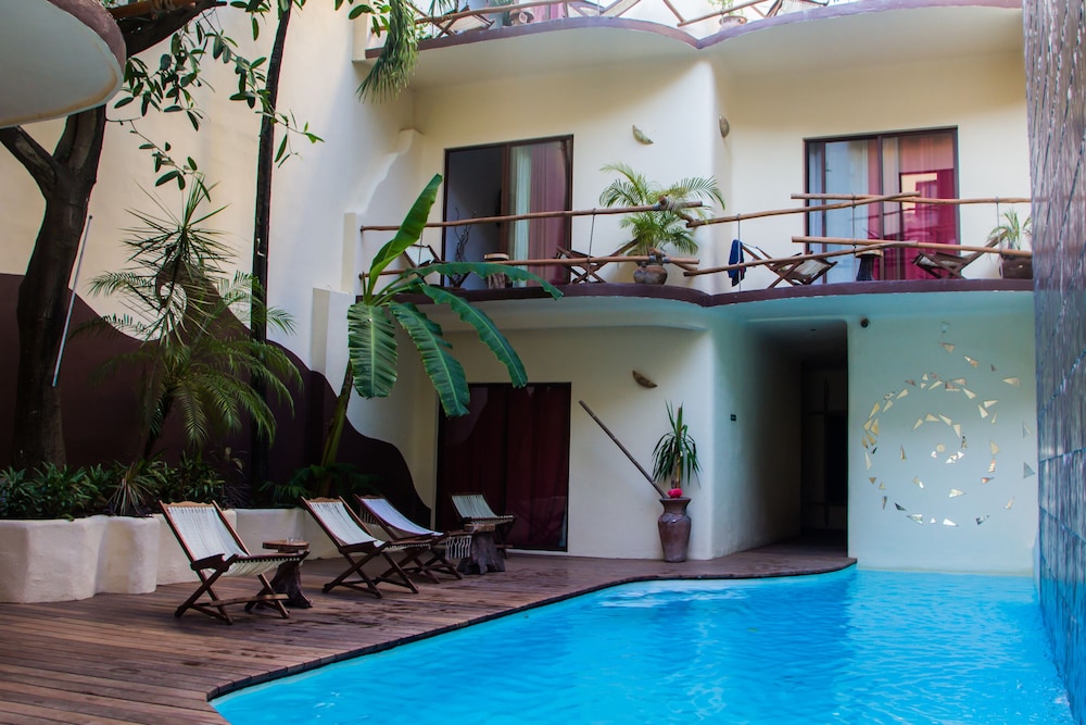

Roma - Playa del Carmen - Kinbe Deluxe Boutique Hotel