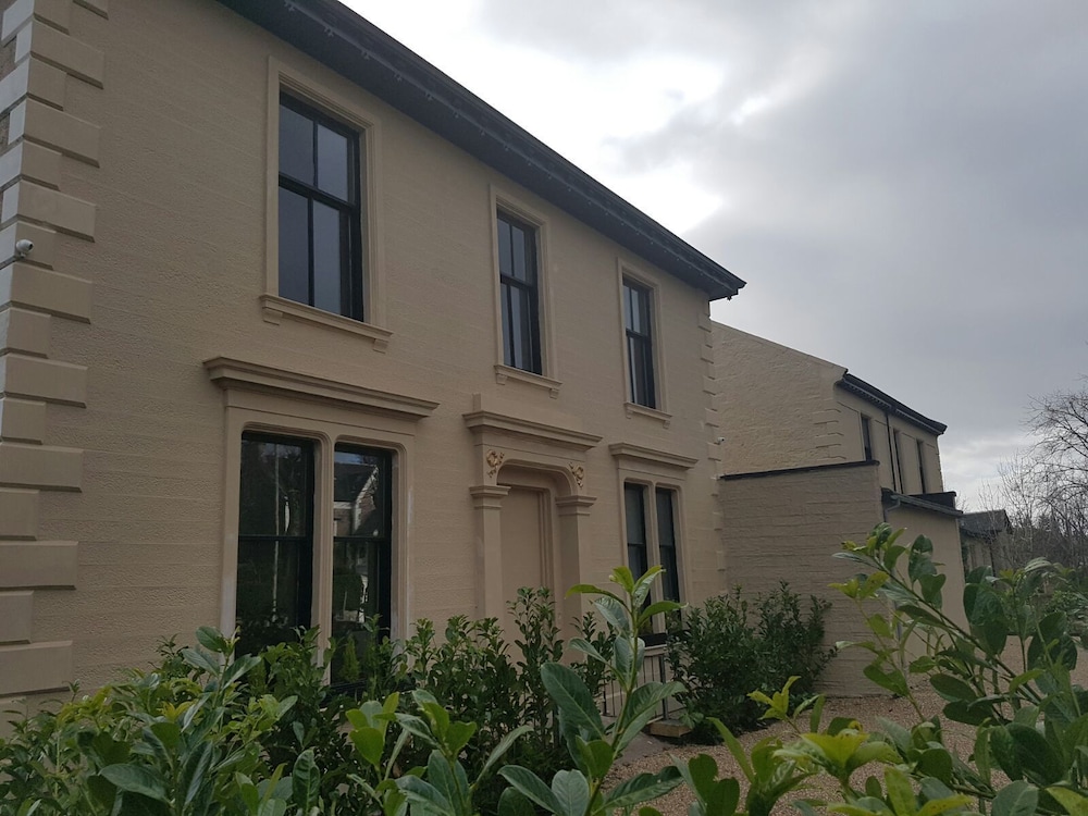 

Napoli - Glasgow - Crosshill House