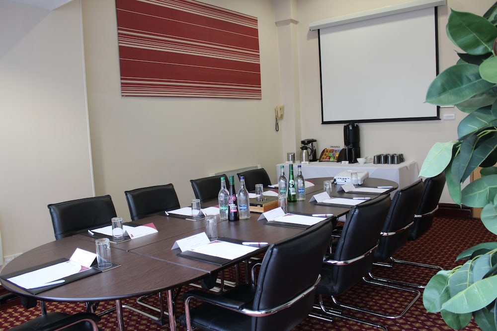 

Torino - Surbiton - Antoinette Hotel Wimbledon