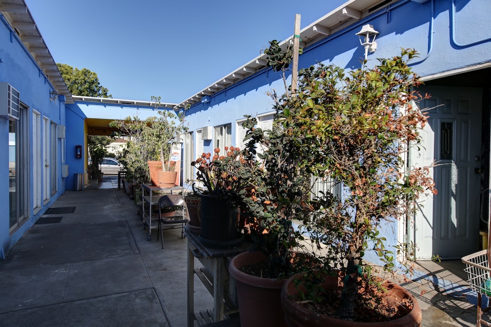 

Roma - Santa Monica - Pavilions Motel