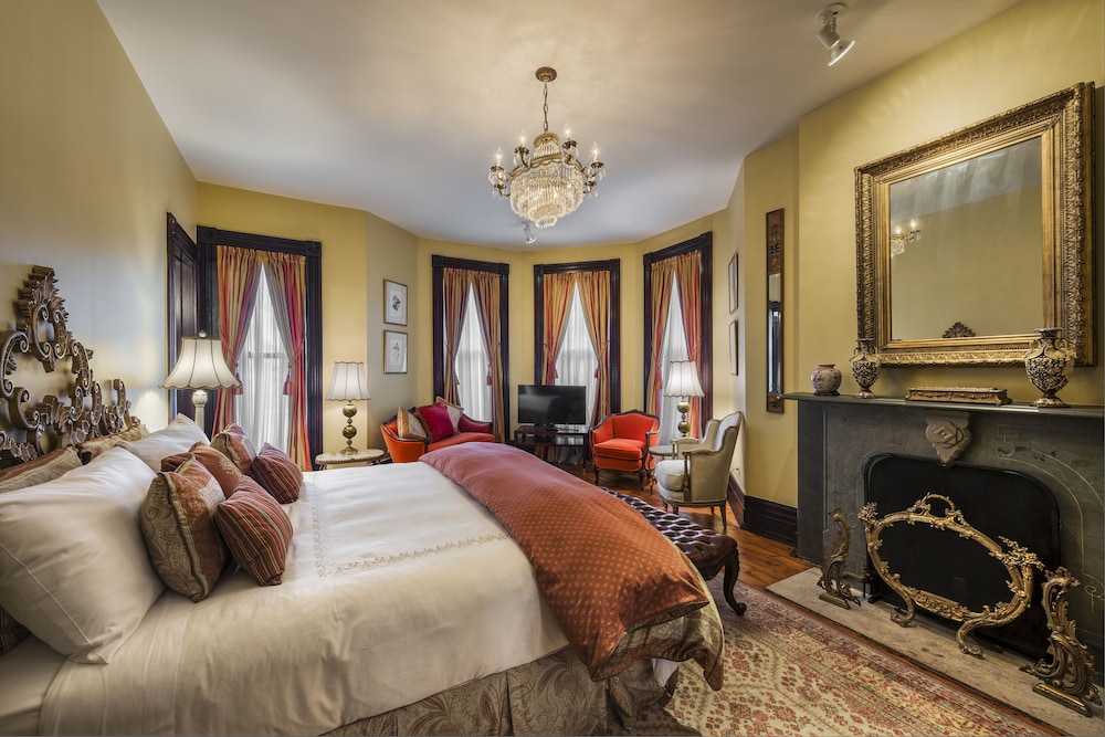 

Milano - Detroit - The Inn at 97 Winder