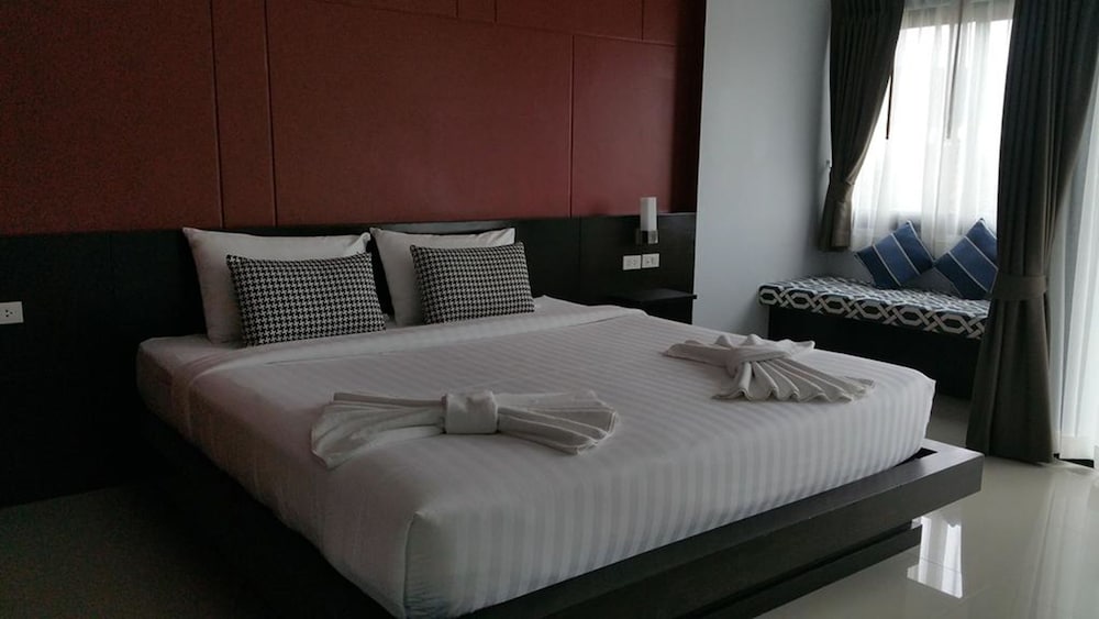 

Bologna - Thalang - Phuket Airport Place