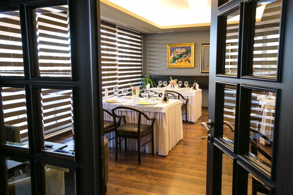 

Brindisi - Tirana - Hotel Victoria