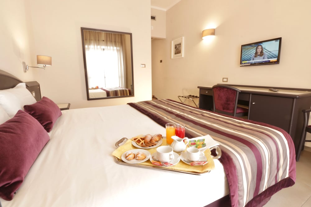 

Milano - Casalnuovo di Napoli - Hotel Europa