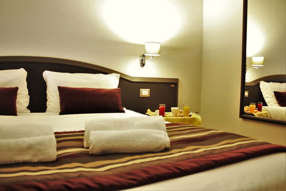 

Milano - Casalnuovo di Napoli - Hotel Europa