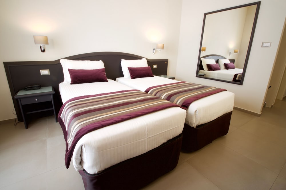 

Torino - Casalnuovo di Napoli - Hotel Europa