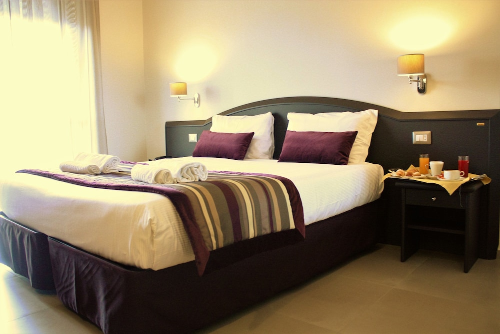 

Milano - Casalnuovo di Napoli - Hotel Europa
