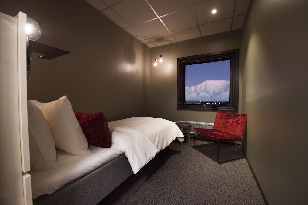 

Milano - Longyearbyen - Svalbard Hotell | The Vault