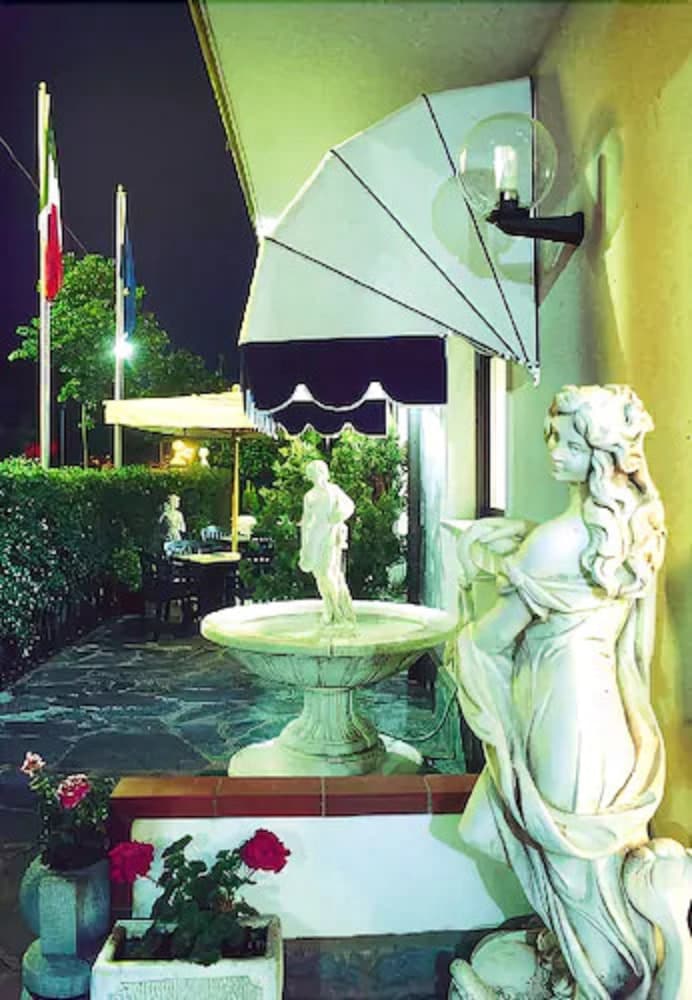 

Milano - Viareggio - Hotel Fortunella