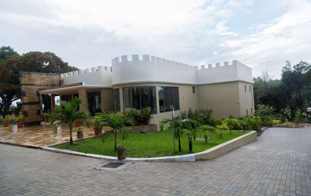

Roma - Kama - Ngalawa Hotel & Resort