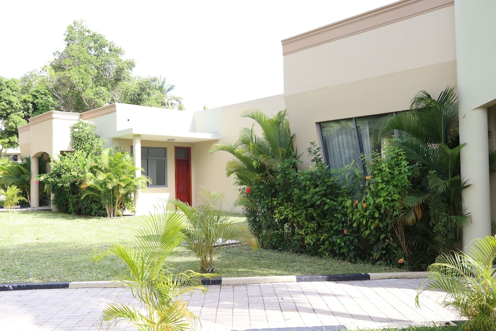 

Milano - Bububu - Ngalawa Hotel & Resort