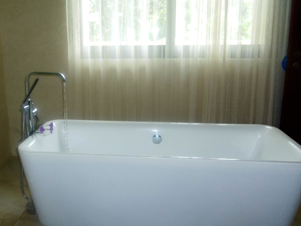 

Milano - Bububu - Ngalawa Hotel & Resort