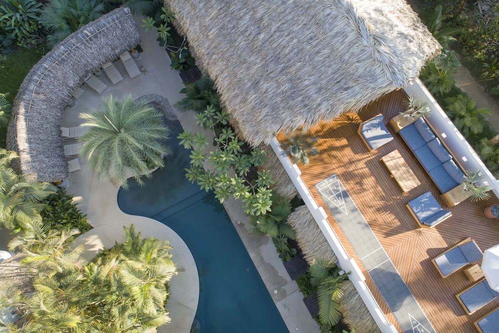 

Milano - Nosara - The Nomadic Hotel