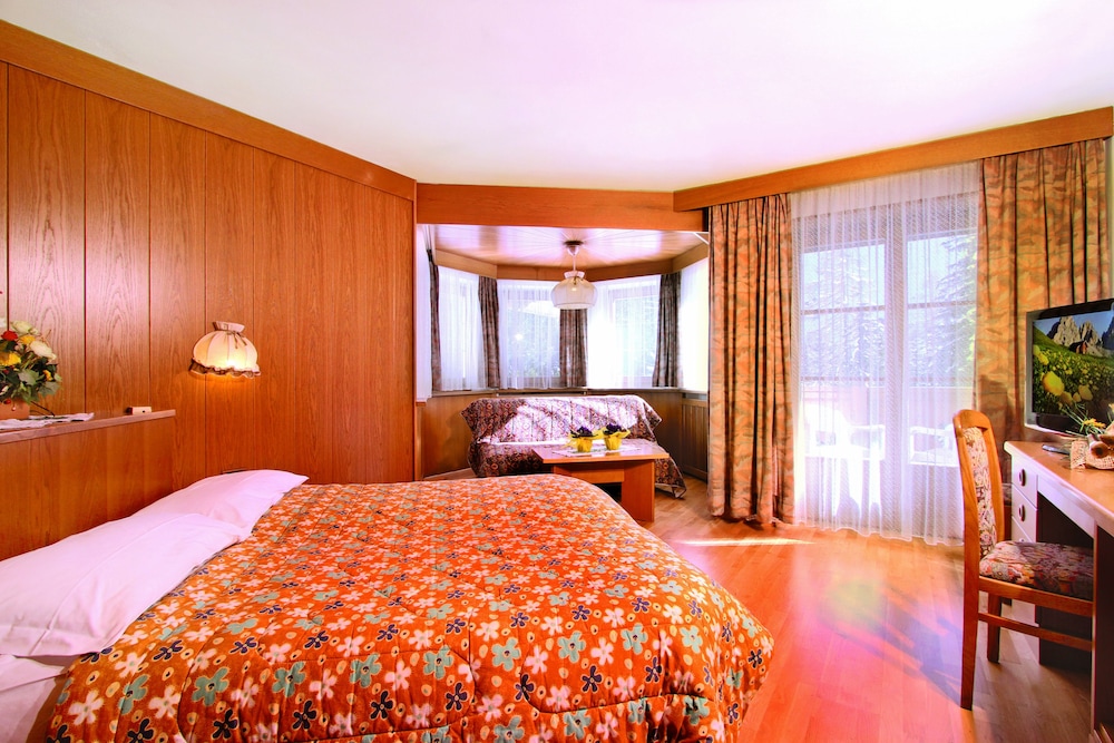 

Napoli - Canazei - Hotel Villetta Maria Cottage