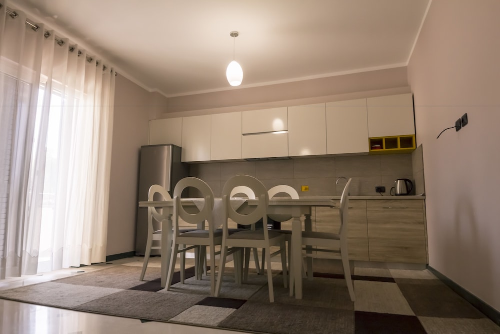 

Lamezia Terme - Tirana - Hotel Pandora Residence