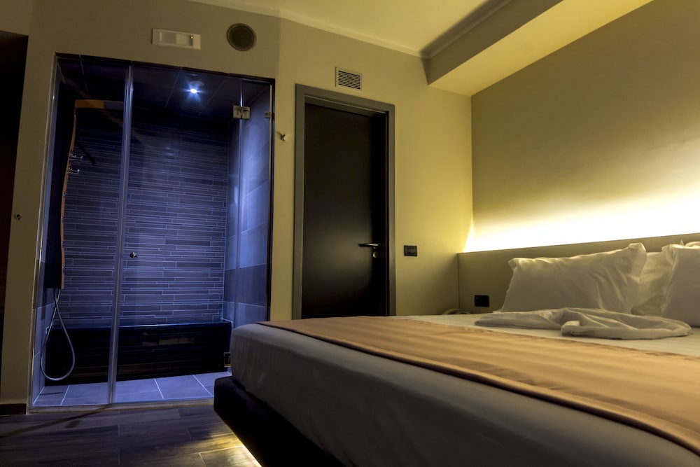 

Catania - Tirana - Hotel Pandora Residence