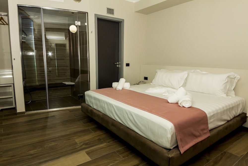 

Genova - Tirana - Hotel Pandora Residence