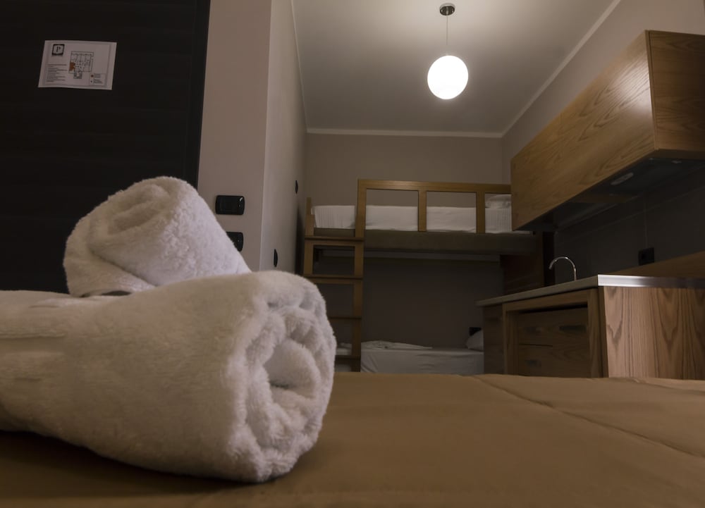 

Lamezia Terme - Tirana - Hotel Pandora Residence