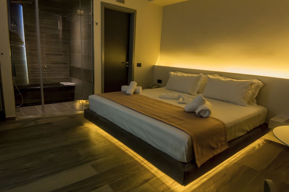 

Lamezia Terme - Tirana - Hotel Pandora Residence