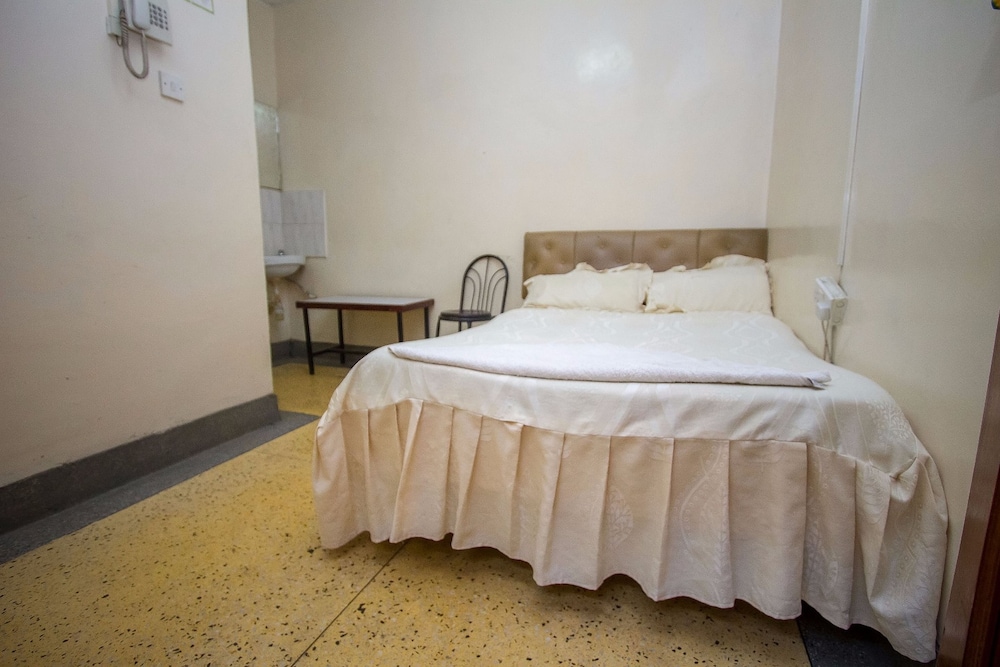 

Roma - Nairobi - Seldom Hotel
