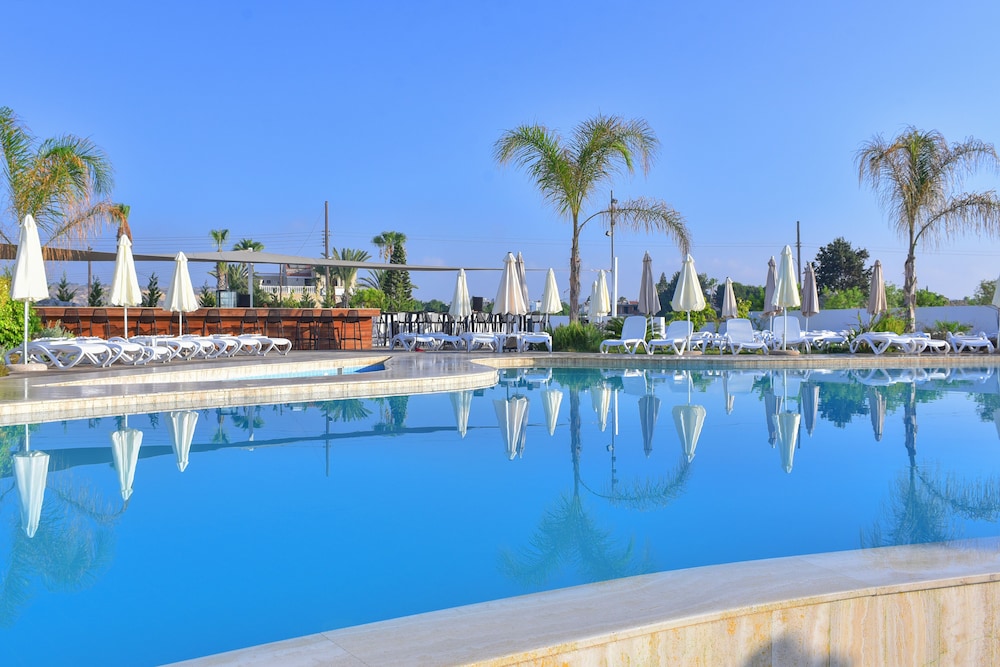 

Milano - Oroklini - Lebay Beach Hotel