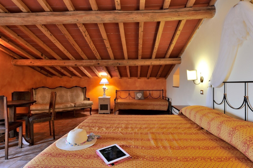 

Bologna - Volterra - Agrihotel Il Palagetto