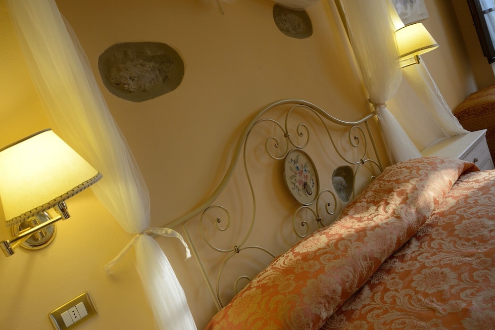 

Cagliari - Volterra - Agrihotel Il Palagetto