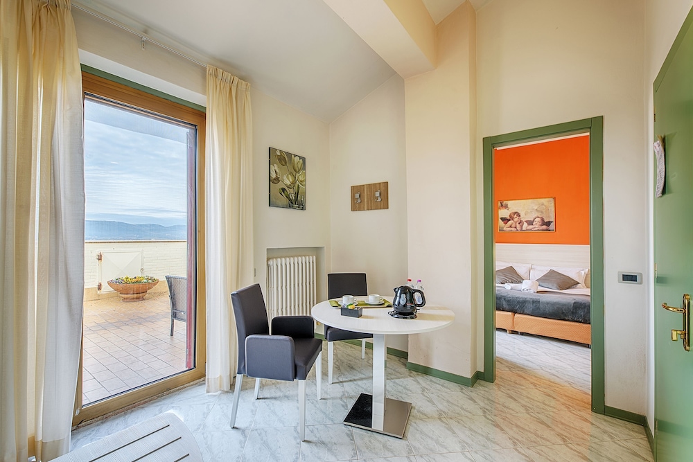 

Milano - Siena - Hotel Castello