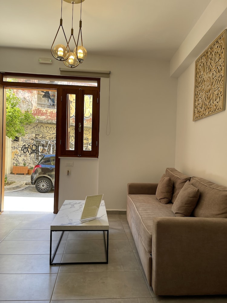 

Catania - Soúda - Deluxe Hotel
