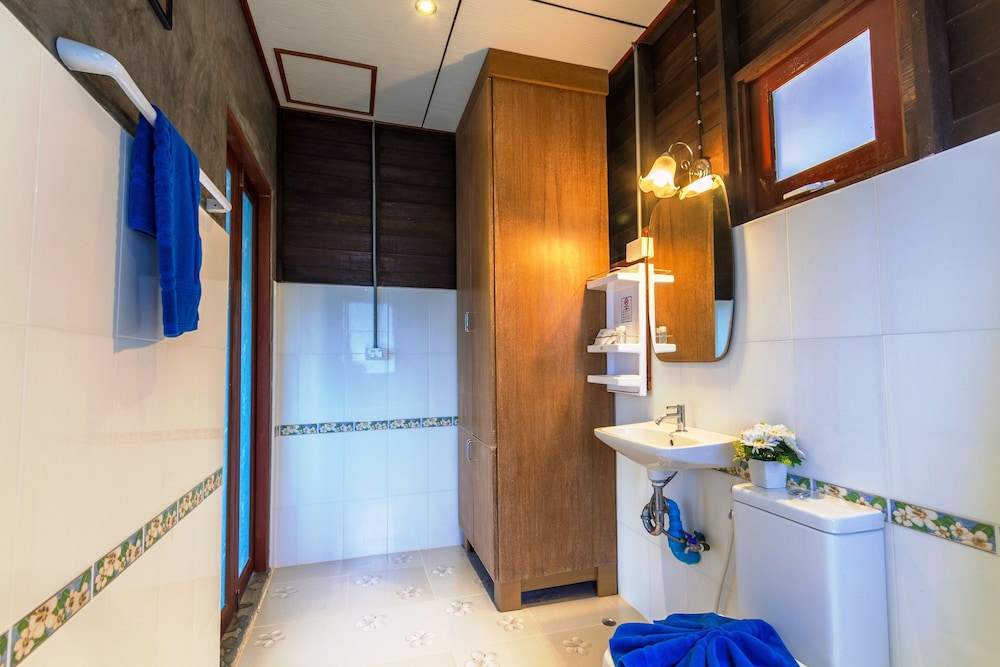 

Roma - Nai Harn Beach - Kanya Cozy Bungalows Kata