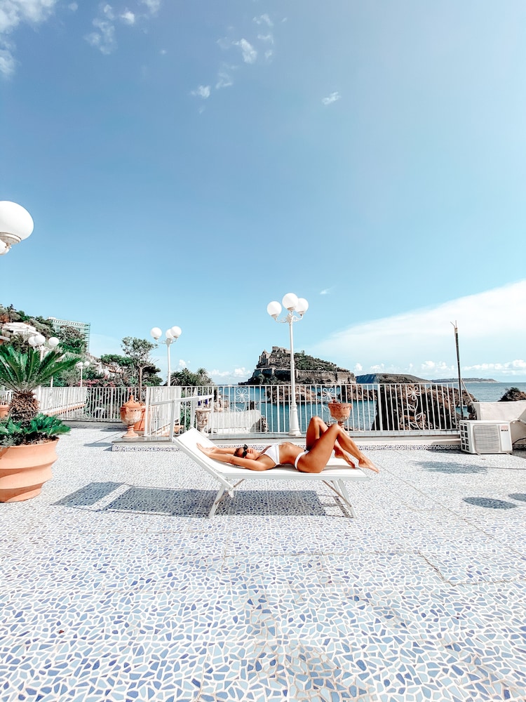 

Milano - Casamicciola Terme - Strand Hotel Delfini