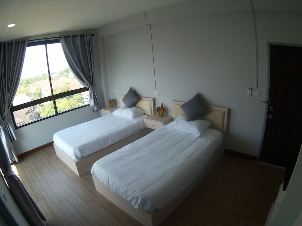 

Roma - Lat Krabang - Na Siri Lakeview