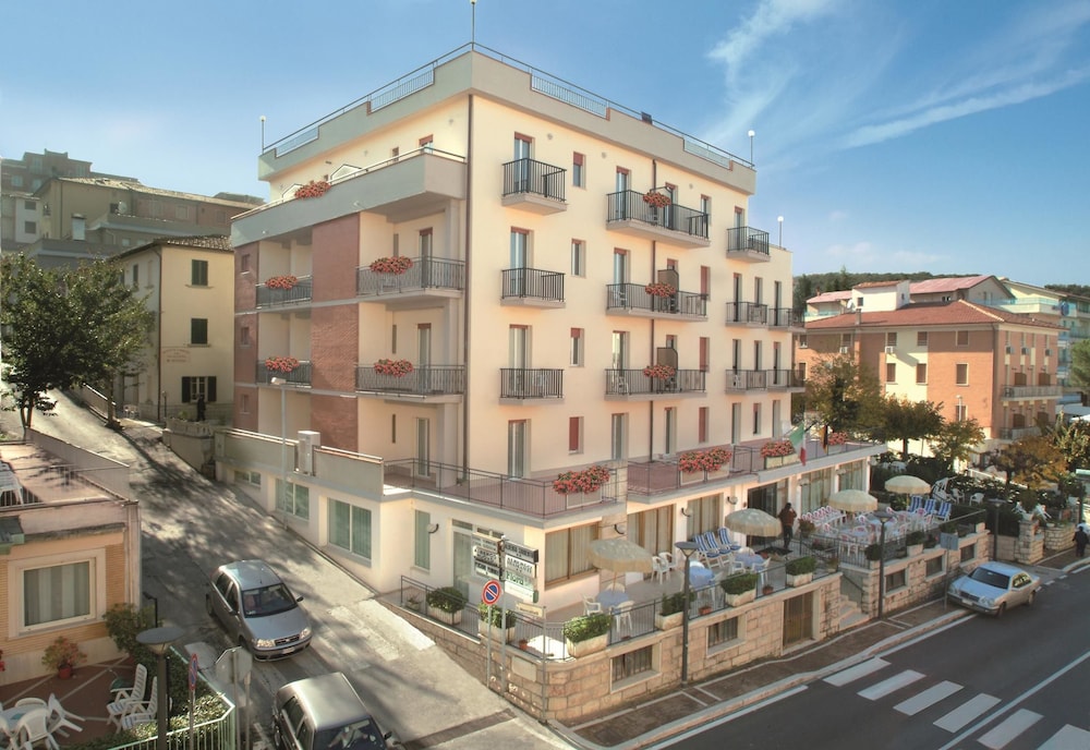 

Milano - Montepulciano - Hotel Monica