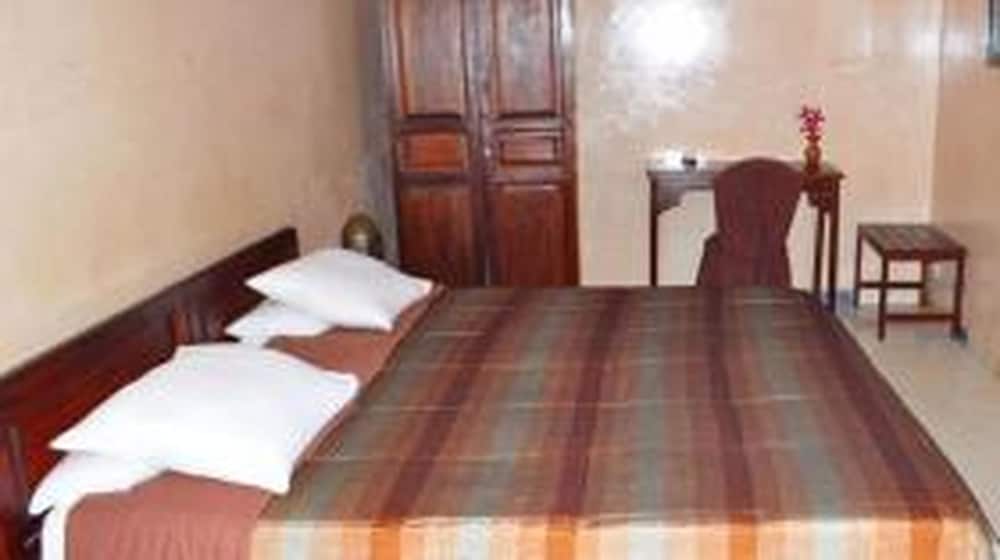 

Milano - Dakar - Hotel Cabourg