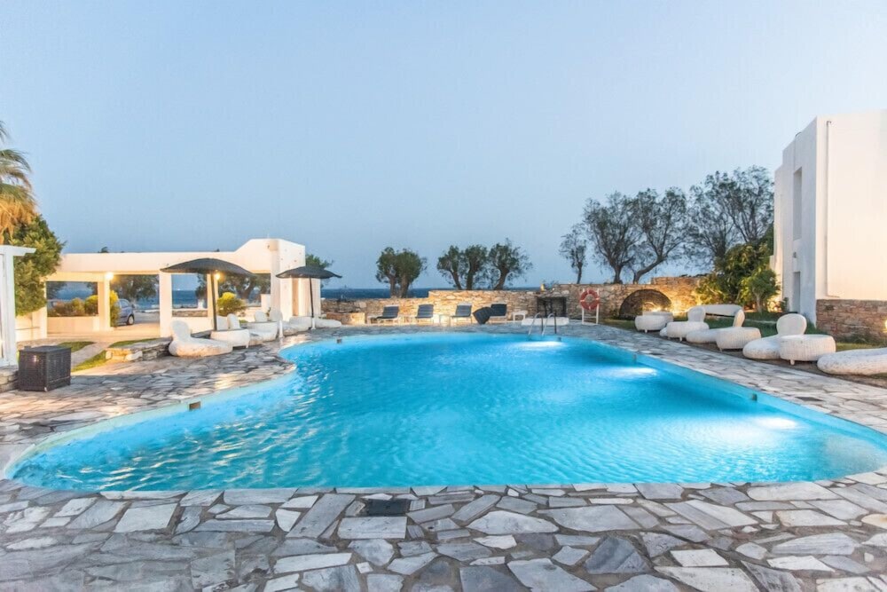 

Milano - Tínos - Aeolos Bay Tinos